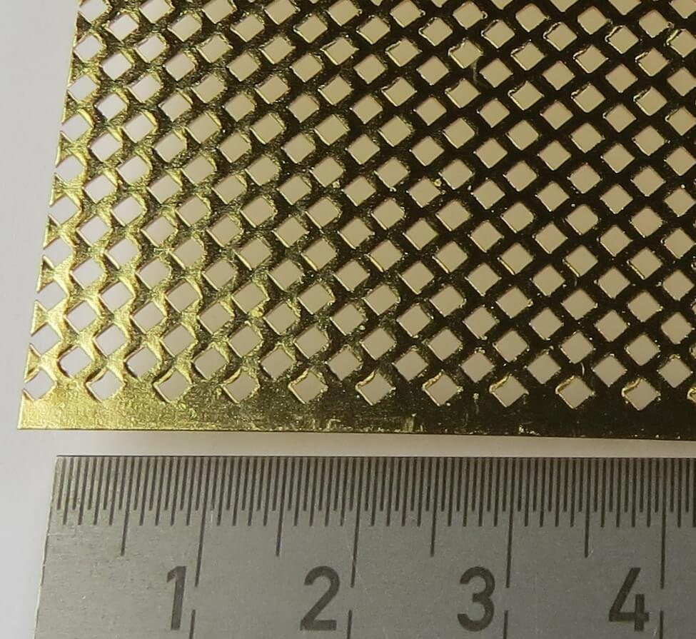1x Trittblech 90x250mm Messing, rautenförmige Ausbrüche