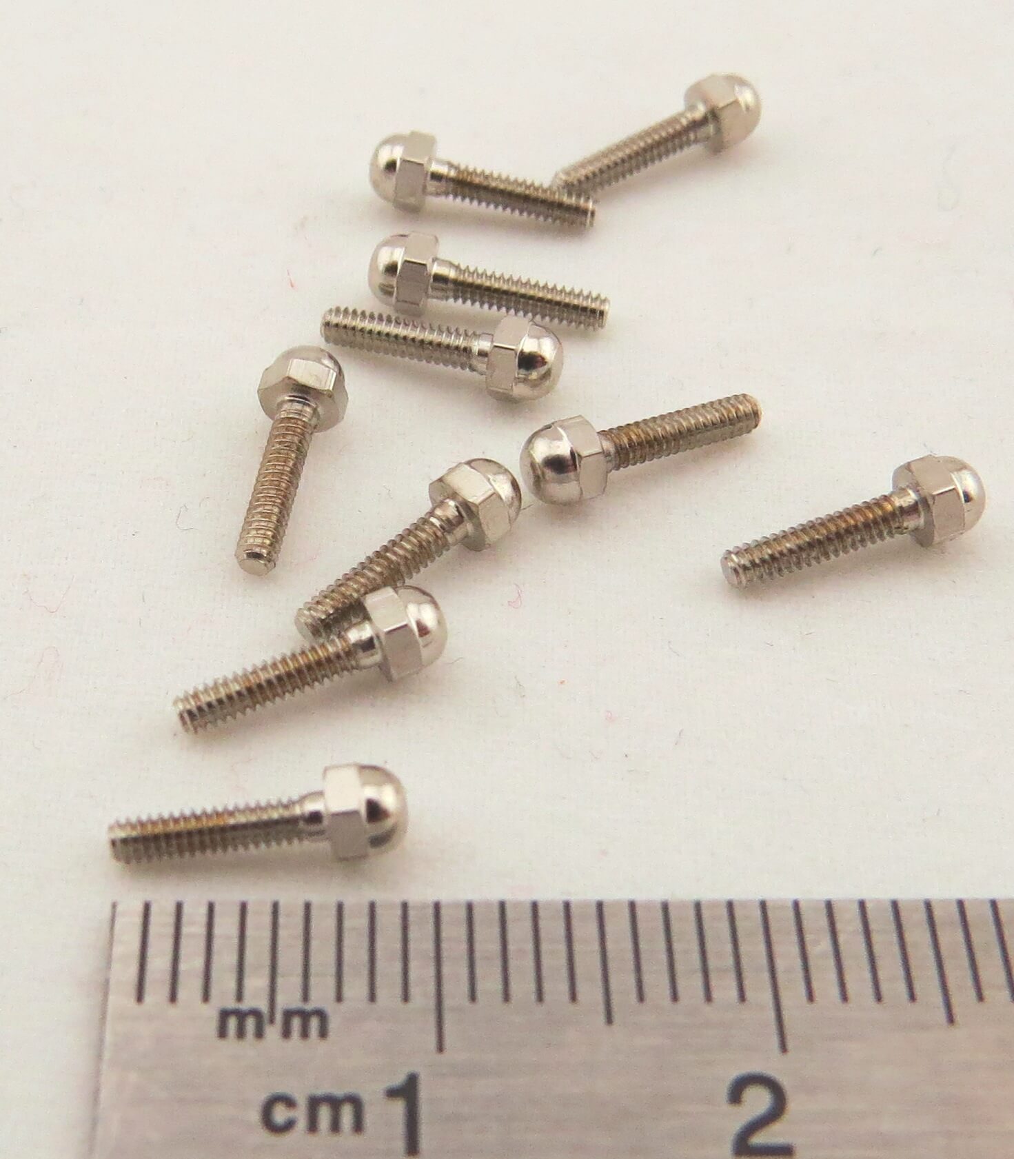 Hutschrauben M1,6x7mm MS vernickelt. 10 Stück