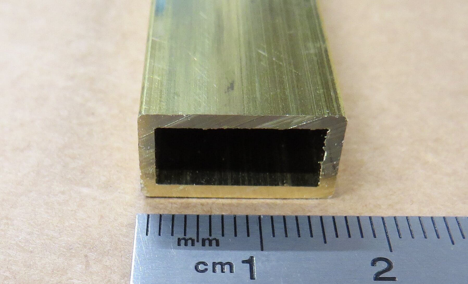 Flachkantrohr MS63 16x8x1 mm, Messing    1m lang, Wandstärke