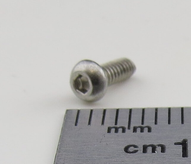 Halbrundschraube mit Innen-6kant. M2x5 Stahl SW 1,3mm, sch