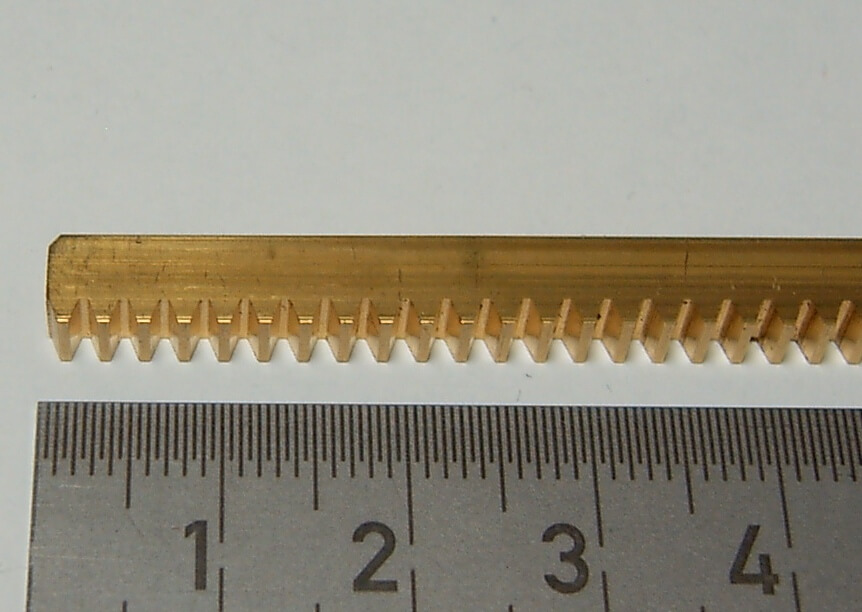 Messing-Zahnstange Ms58, Modul 0,7 Zahnbreite 4mm Höhe