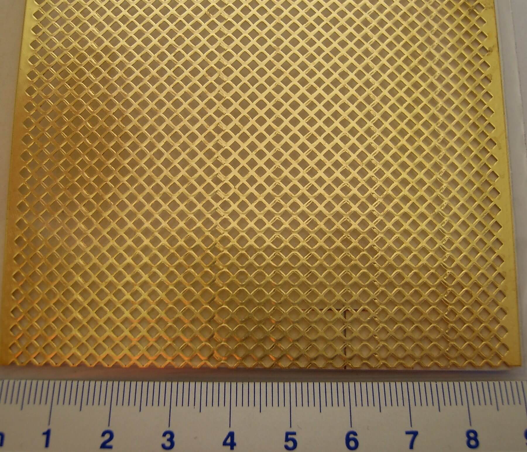 1x Trittblech 90x250mm Messing, rautenförmige Ausbrüche