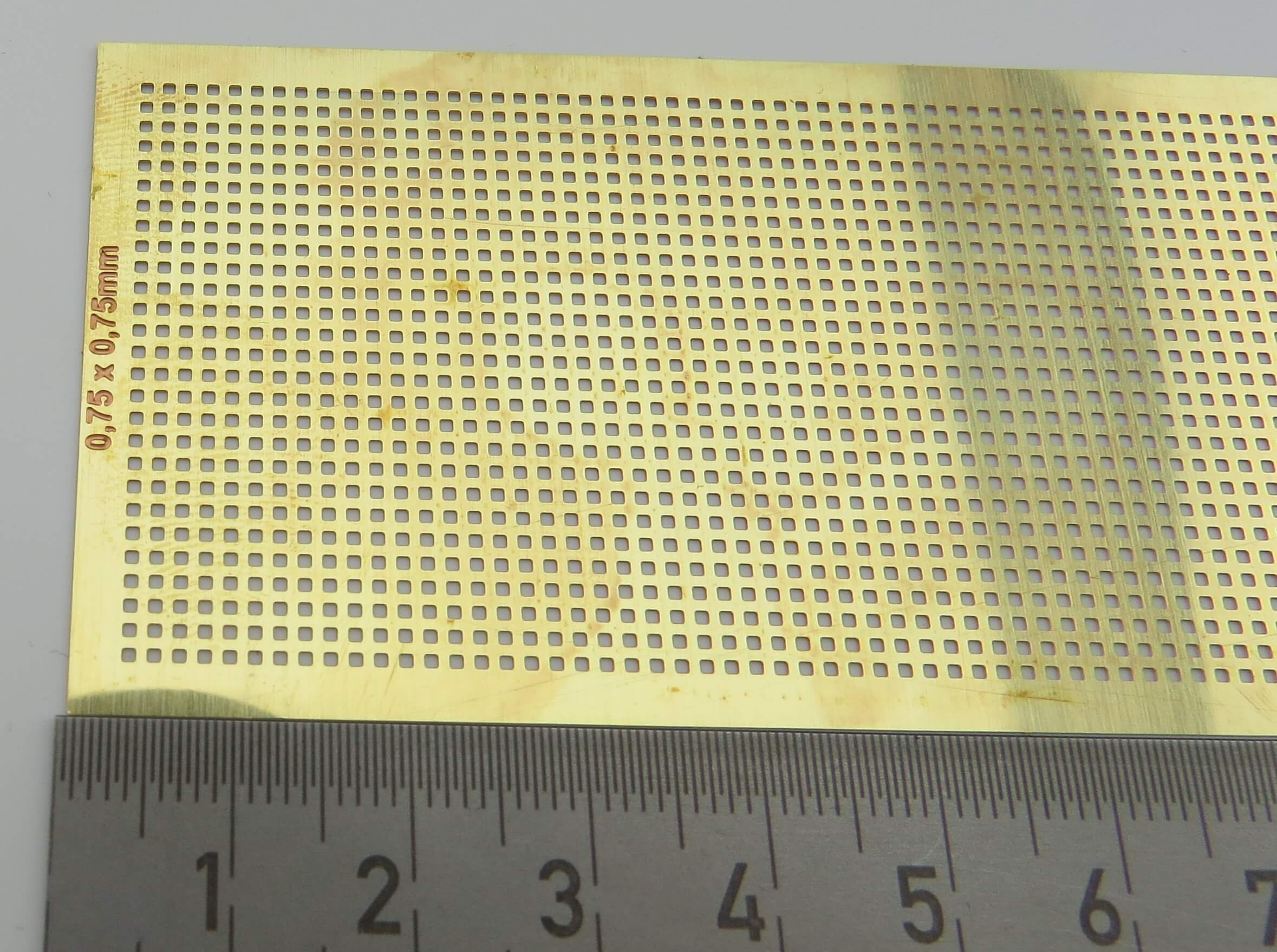 Streifen Lochblech, Messing 0,2mm. Größe ca. 277x45mm