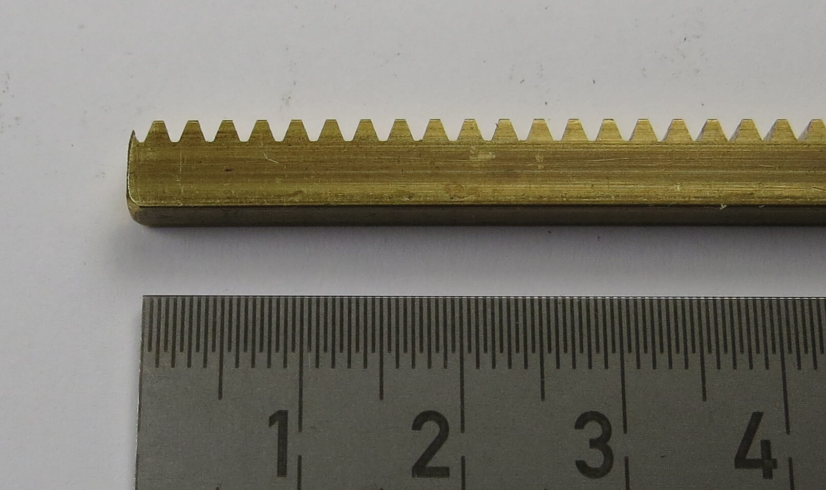 Messing-Zahnstange Ms58, Modul 0,7 Zahnbreite 4mm Höhe