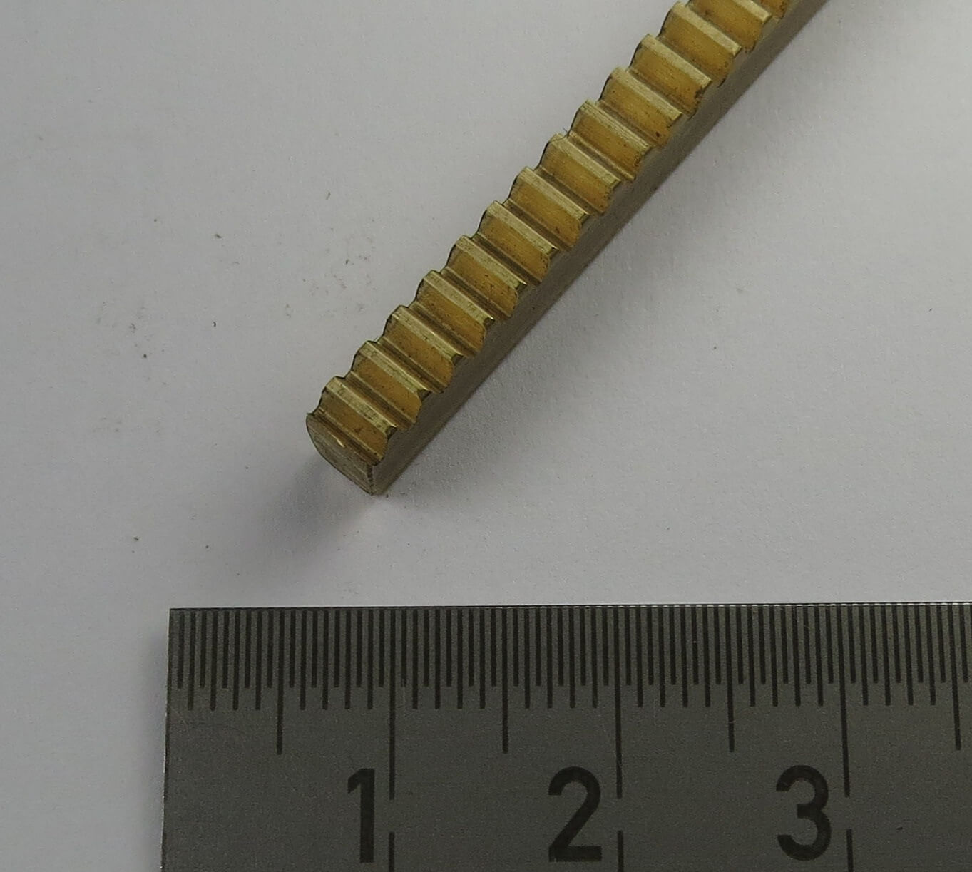 Messing-Zahnstange Ms58, Modul 0,7 Zahnbreite 4mm Höhe