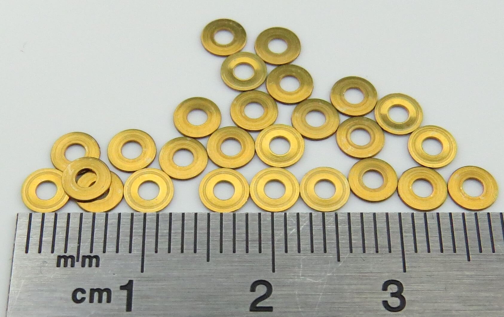 25 U-Scheiben Messing für M1,6. Gedreht. 1,7 x 4,0 x 0,3mm.