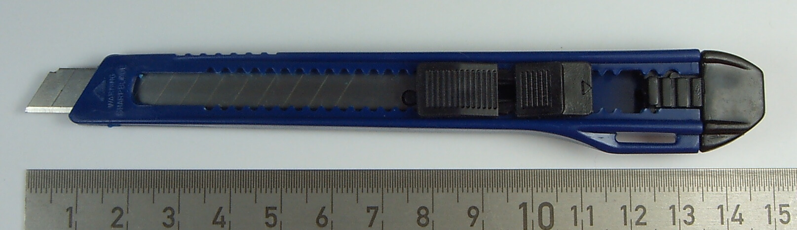 1 Kunststoff-Cutter (Scheidmesser) mit   integrierter