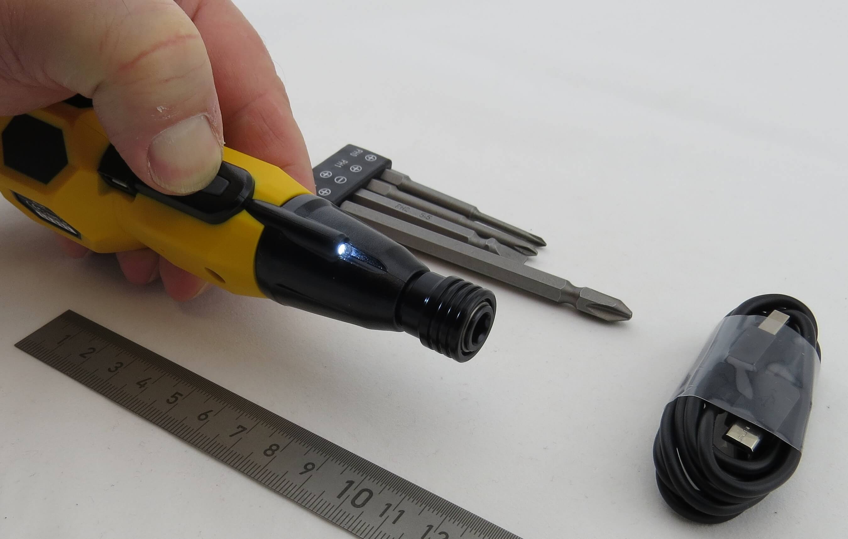 Elektrischer Schraubendreher 3,6V USB. Leistungsstarker
