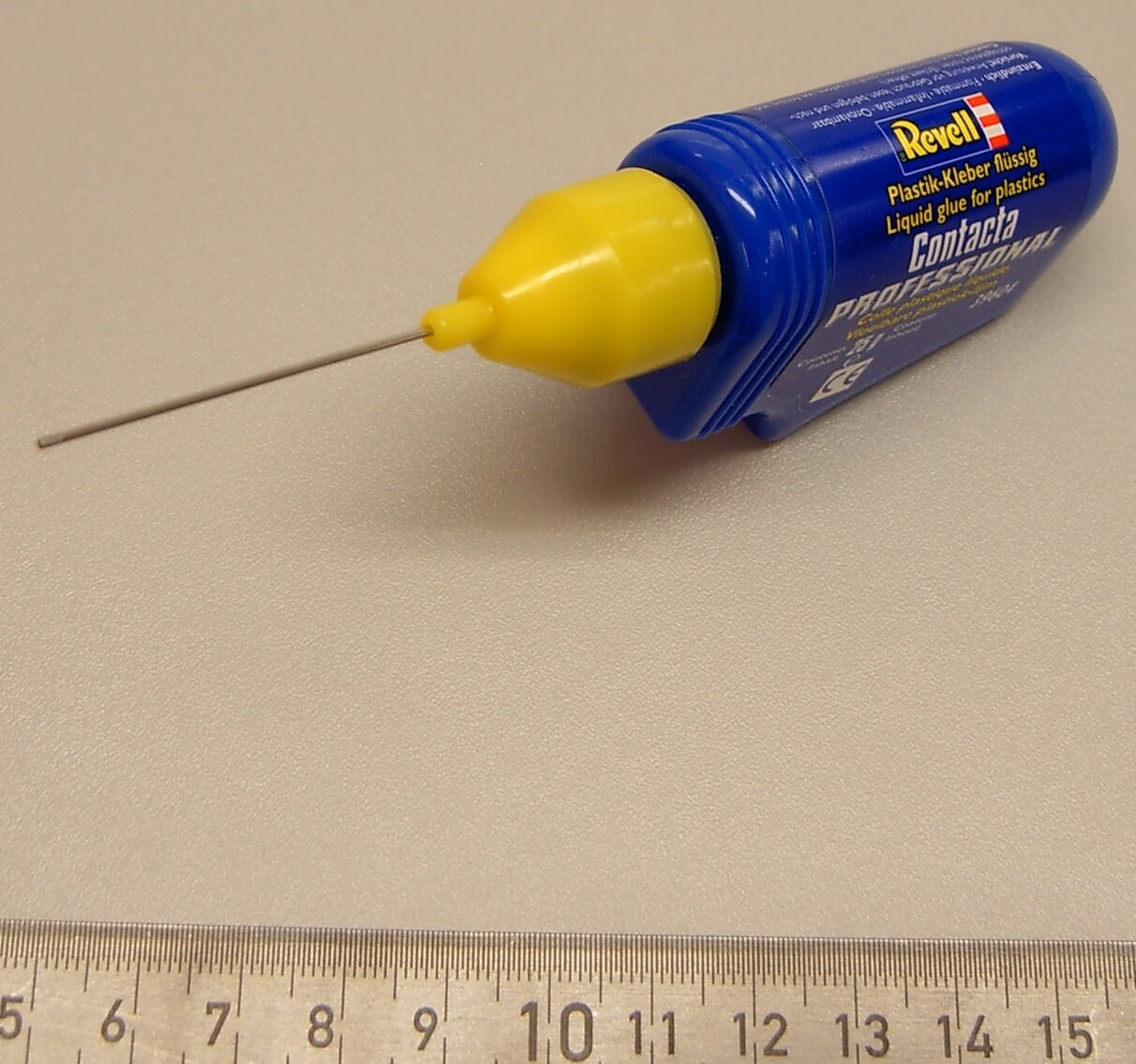 Flasche Revell Contacta Professional Klebstoff, 25gr. für