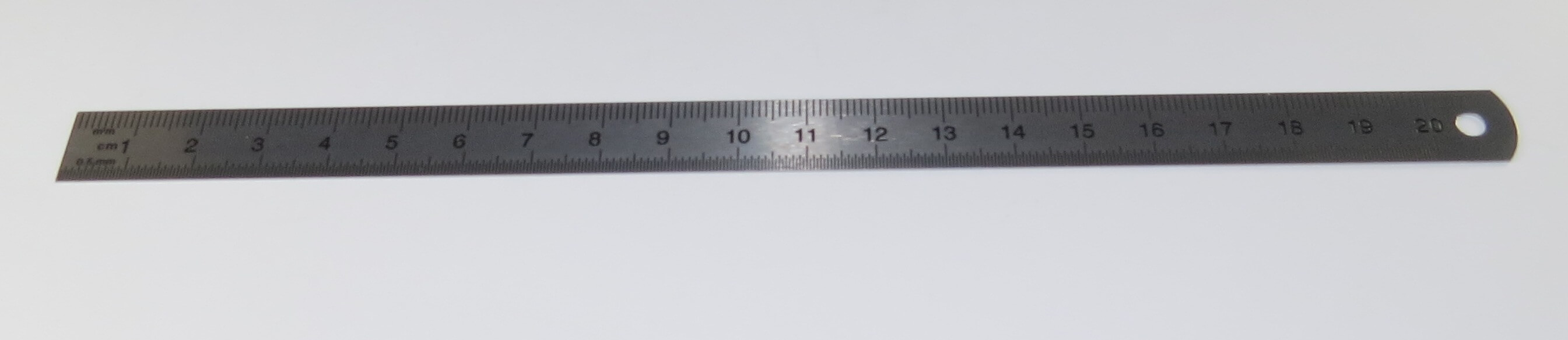 1 Metall-Lineal, Edelstahl, biegbar. 200mm. Mit